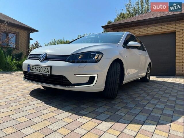 Белый Фольксваген e-Golf, объемом двигателя 0 л и пробегом 116 тыс. км за 10200 $, фото 1 на Automoto.ua