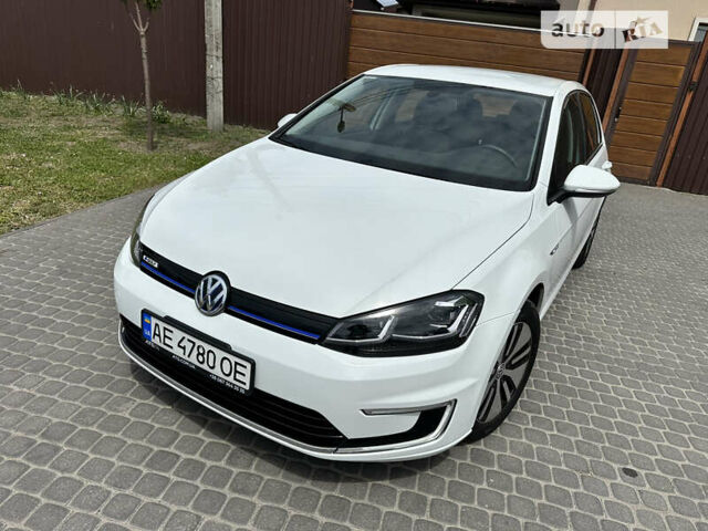 Белый Фольксваген e-Golf, объемом двигателя 0 л и пробегом 75 тыс. км за 11400 $, фото 1 на Automoto.ua