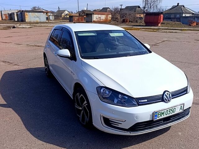 Белый Фольксваген e-Golf, объемом двигателя 0.11 л и пробегом 66 тыс. км за 10000 $, фото 1 на Automoto.ua