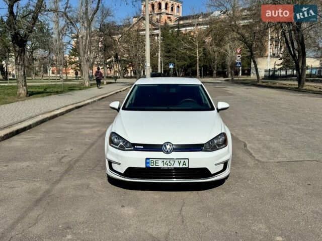 Белый Фольксваген e-Golf, объемом двигателя 0 л и пробегом 127 тыс. км за 8500 $, фото 1 на Automoto.ua