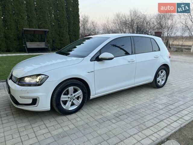 Белый Фольксваген e-Golf, объемом двигателя 0 л и пробегом 120 тыс. км за 11000 $, фото 1 на Automoto.ua