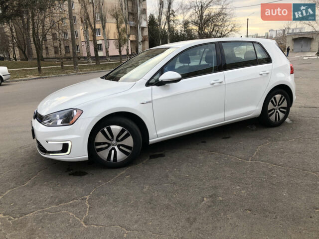 Білий Фольксваген e-Golf, об'ємом двигуна 0 л та пробігом 40 тис. км за 12000 $, фото 1 на Automoto.ua