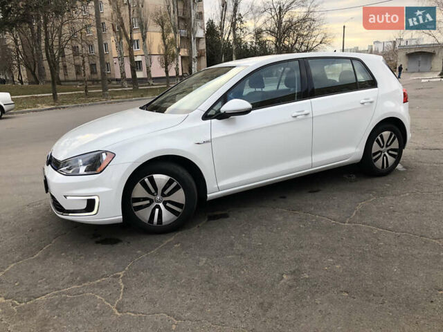 Белый Фольксваген e-Golf, объемом двигателя 0 л и пробегом 40 тыс. км за 12000 $, фото 1 на Automoto.ua