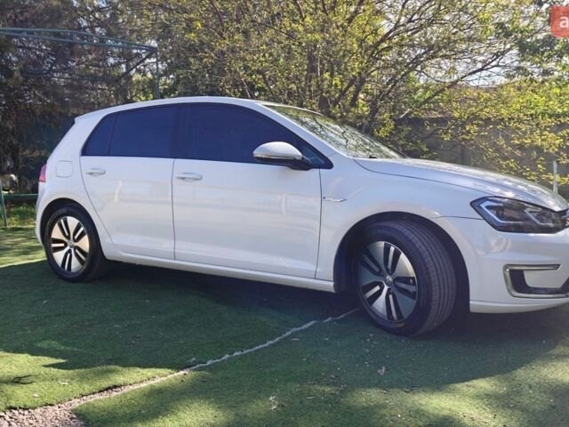 Белый Фольксваген e-Golf, объемом двигателя 0 л и пробегом 66 тыс. км за 9100 $, фото 1 на Automoto.ua