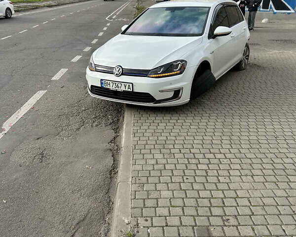 Білий Фольксваген e-Golf, об'ємом двигуна 0 л та пробігом 203 тис. км за 4500 $, фото 1 на Automoto.ua