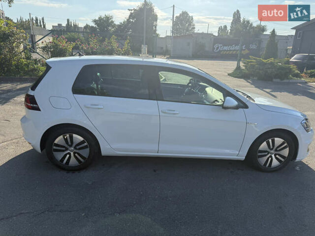 Белый Фольксваген e-Golf, объемом двигателя 0 л и пробегом 132 тыс. км за 10500 $, фото 1 на Automoto.ua