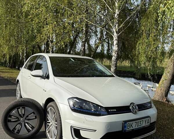 Белый Фольксваген e-Golf, объемом двигателя 0 л и пробегом 140 тыс. км за 9450 $, фото 1 на Automoto.ua
