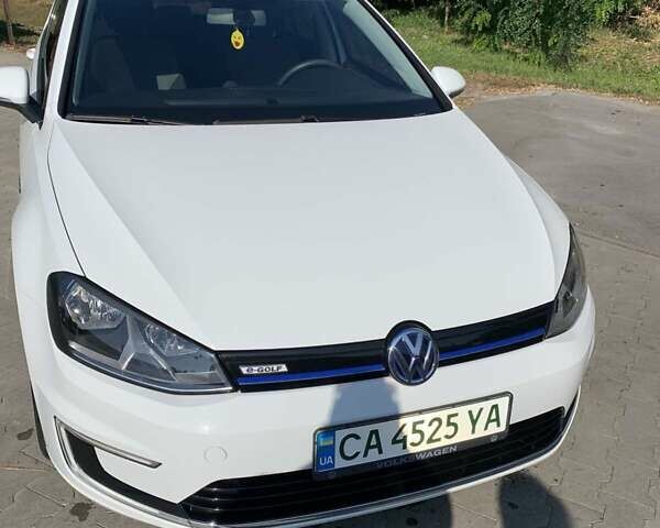 Белый Фольксваген e-Golf, объемом двигателя 0 л и пробегом 82 тыс. км за 10300 $, фото 1 на Automoto.ua