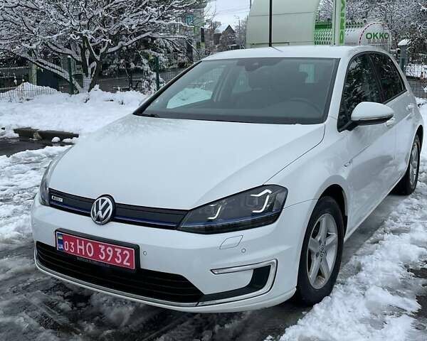 Белый Фольксваген e-Golf, объемом двигателя 0 л и пробегом 92 тыс. км за 8900 $, фото 1 на Automoto.ua