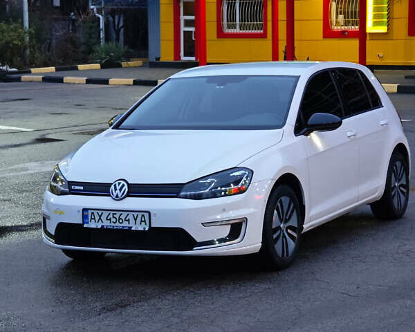 Белый Фольксваген e-Golf, объемом двигателя 0 л и пробегом 72 тыс. км за 11100 $, фото 1 на Automoto.ua