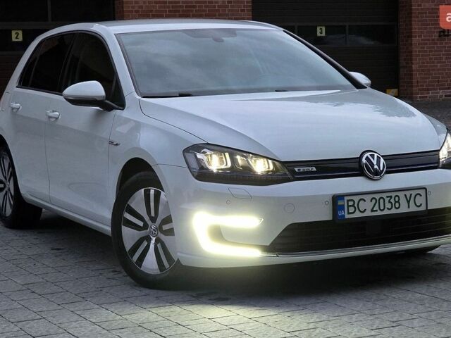Белый Фольксваген e-Golf, объемом двигателя 0 л и пробегом 114 тыс. км за 10000 $, фото 1 на Automoto.ua