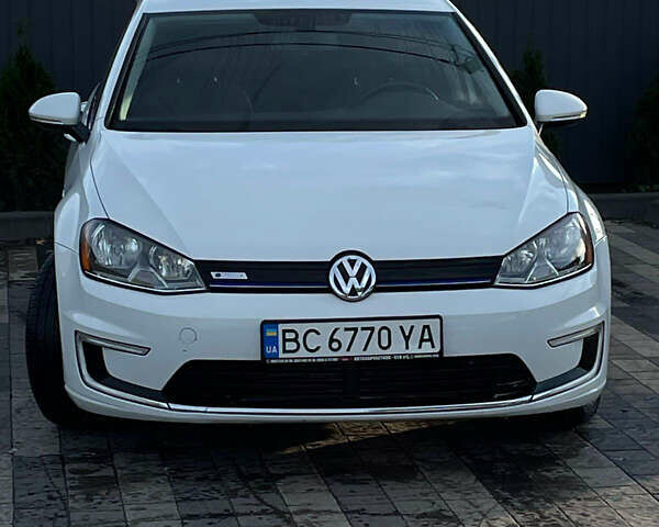 Белый Фольксваген e-Golf, объемом двигателя 0 л и пробегом 102 тыс. км за 7100 $, фото 1 на Automoto.ua