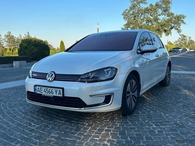 Белый Фольксваген e-Golf, объемом двигателя 0 л и пробегом 132 тыс. км за 10800 $, фото 1 на Automoto.ua