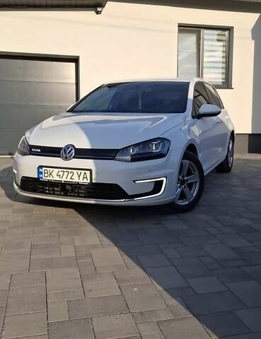 Белый Фольксваген e-Golf, объемом двигателя 0 л и пробегом 128 тыс. км за 8200 $, фото 1 на Automoto.ua