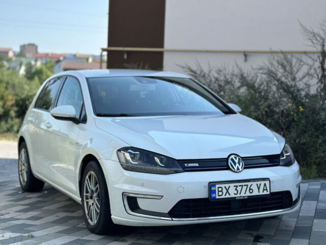 Белый Фольксваген e-Golf, объемом двигателя 0 л и пробегом 172 тыс. км за 10500 $, фото 1 на Automoto.ua
