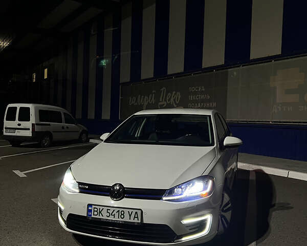 Білий Фольксваген e-Golf, об'ємом двигуна 0 л та пробігом 248 тис. км за 9500 $, фото 1 на Automoto.ua