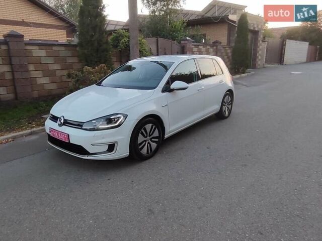 Белый Фольксваген e-Golf, объемом двигателя 0 л и пробегом 142 тыс. км за 12500 $, фото 1 на Automoto.ua