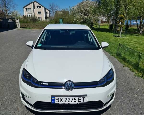 Белый Фольксваген e-Golf, объемом двигателя 0 л и пробегом 136 тыс. км за 19500 $, фото 1 на Automoto.ua