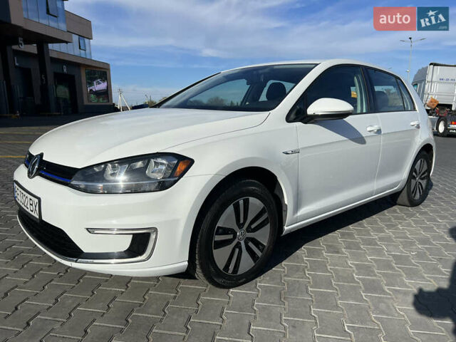 Белый Фольксваген e-Golf, объемом двигателя 0 л и пробегом 55 тыс. км за 12399 $, фото 1 на Automoto.ua