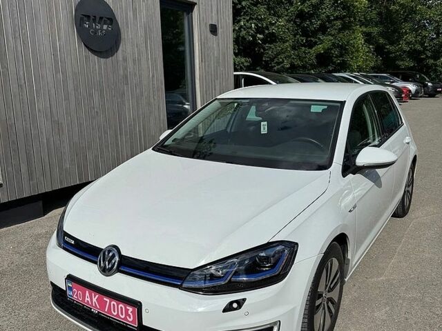 Белый Фольксваген e-Golf, объемом двигателя 0 л и пробегом 165 тыс. км за 12000 $, фото 1 на Automoto.ua