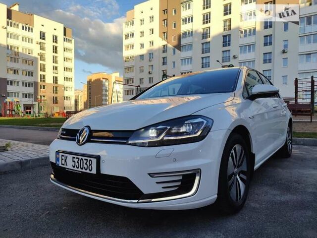 Белый Фольксваген e-Golf, объемом двигателя 0 л и пробегом 119 тыс. км за 15500 $, фото 1 на Automoto.ua