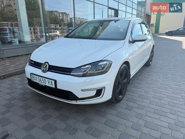 Белый Фольксваген e-Golf, объемом двигателя 0 л и пробегом 103 тыс. км за 12700 $, фото 1 на Automoto.ua