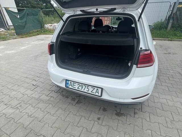 Белый Фольксваген e-Golf, объемом двигателя 0 л и пробегом 116 тыс. км за 11300 $, фото 1 на Automoto.ua