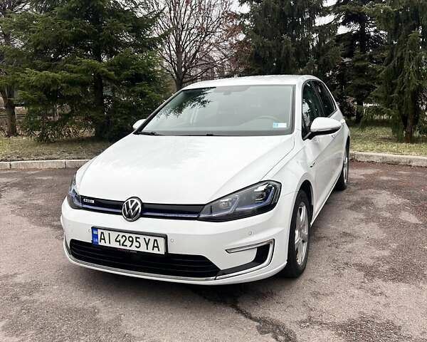 Белый Фольксваген e-Golf, объемом двигателя 0 л и пробегом 90 тыс. км за 12600 $, фото 1 на Automoto.ua