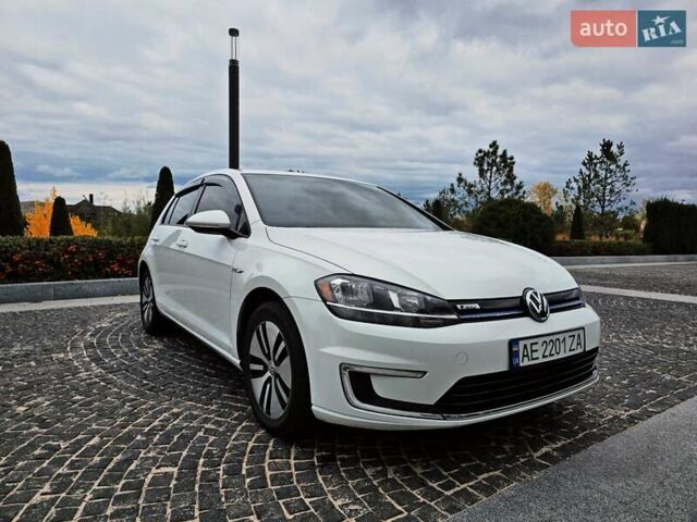 Белый Фольксваген e-Golf, объемом двигателя 0 л и пробегом 101 тыс. км за 12499 $, фото 1 на Automoto.ua