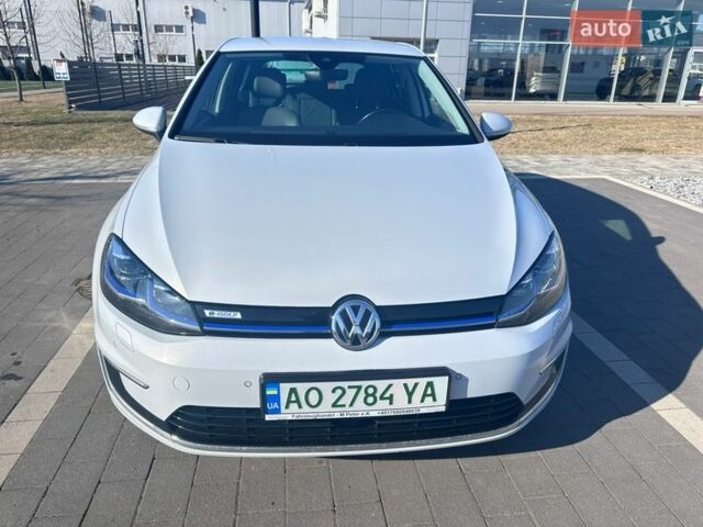 Белый Фольксваген e-Golf, объемом двигателя 0 л и пробегом 137 тыс. км за 13300 $, фото 1 на Automoto.ua