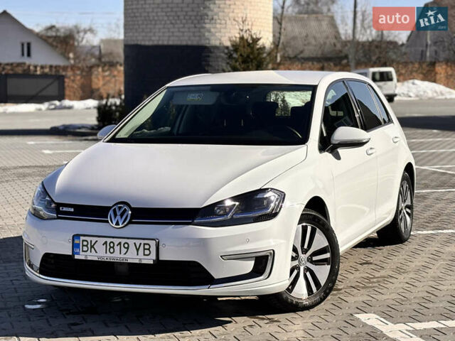 Белый Фольксваген e-Golf, объемом двигателя 0 л и пробегом 65 тыс. км за 11900 $, фото 1 на Automoto.ua