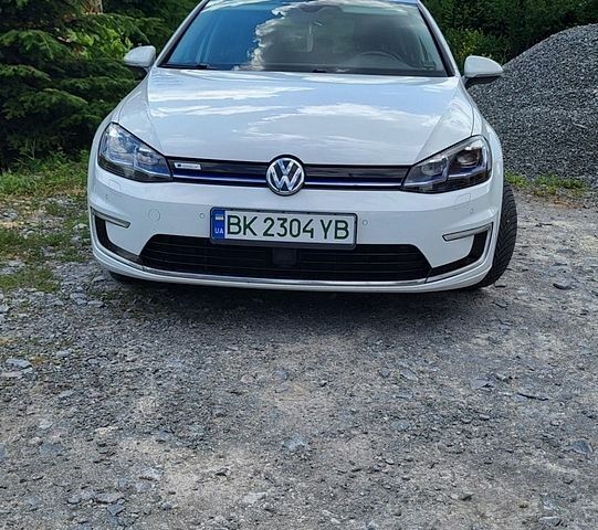 Белый Фольксваген e-Golf, объемом двигателя 0 л и пробегом 172 тыс. км за 12100 $, фото 1 на Automoto.ua
