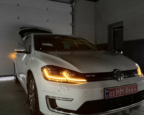 Белый Фольксваген e-Golf, объемом двигателя 0 л и пробегом 164 тыс. км за 12100 $, фото 1 на Automoto.ua