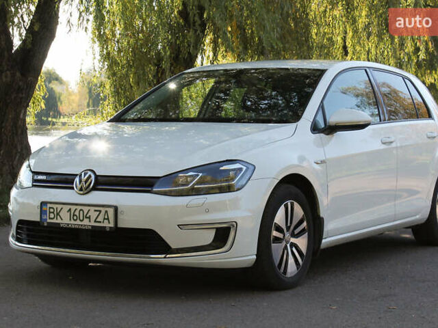 Белый Фольксваген e-Golf, объемом двигателя 0 л и пробегом 149 тыс. км за 11900 $, фото 1 на Automoto.ua