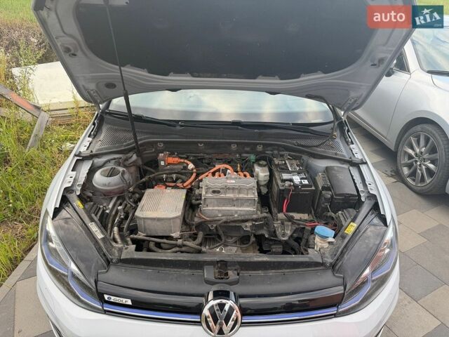 Білий Фольксваген e-Golf, об'ємом двигуна 0 л та пробігом 244 тис. км за 12000 $, фото 1 на Automoto.ua