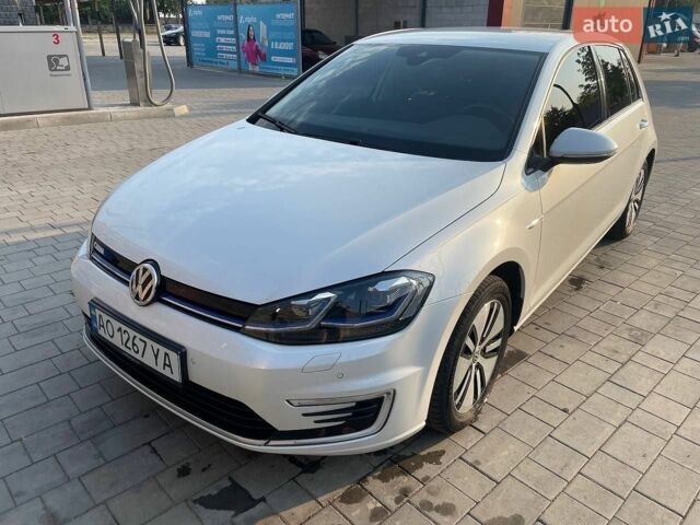 Белый Фольксваген e-Golf, объемом двигателя 0 л и пробегом 141 тыс. км за 12500 $, фото 1 на Automoto.ua