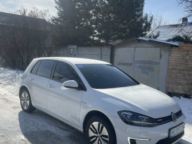 Белый Фольксваген e-Golf, объемом двигателя 0 л и пробегом 167 тыс. км за 12500 $, фото 1 на Automoto.ua