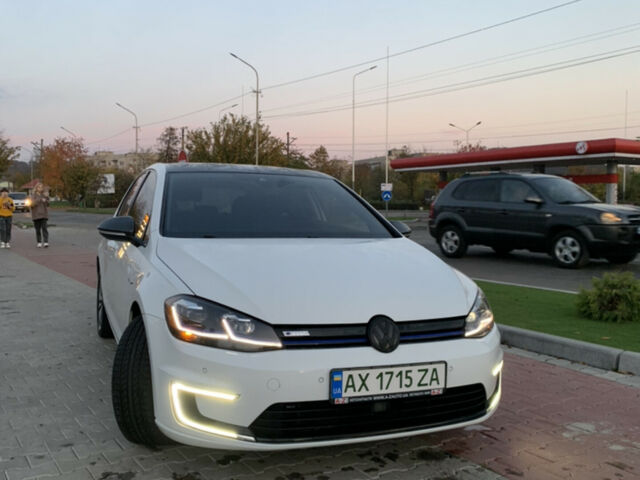Белый Фольксваген e-Golf, объемом двигателя 0 л и пробегом 178 тыс. км за 13000 $, фото 1 на Automoto.ua