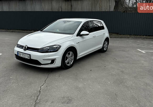 Белый Фольксваген e-Golf, объемом двигателя 0 л и пробегом 126 тыс. км за 12800 $, фото 1 на Automoto.ua