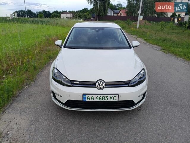 Белый Фольксваген e-Golf, объемом двигателя 0 л и пробегом 155 тыс. км за 12300 $, фото 1 на Automoto.ua