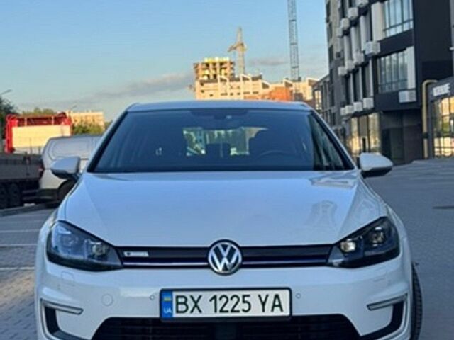 Белый Фольксваген e-Golf, объемом двигателя 0 л и пробегом 127 тыс. км за 12500 $, фото 1 на Automoto.ua