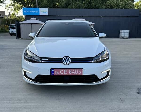 Белый Фольксваген e-Golf, объемом двигателя 0 л и пробегом 120 тыс. км за 13593 $, фото 1 на Automoto.ua