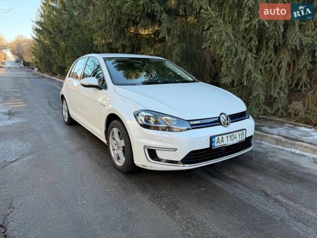 Білий Фольксваген e-Golf, об'ємом двигуна 0 л та пробігом 94 тис. км за 15100 $, фото 1 на Automoto.ua