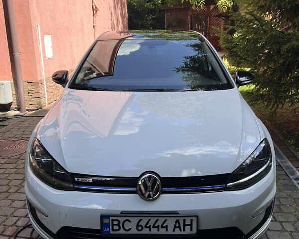 Белый Фольксваген e-Golf, объемом двигателя 0 л и пробегом 74 тыс. км за 11300 $, фото 1 на Automoto.ua