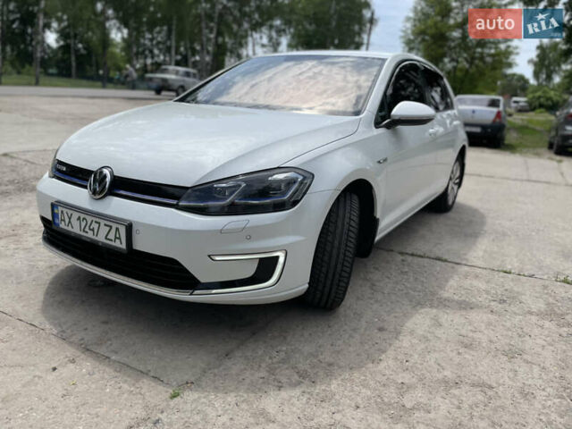 Белый Фольксваген e-Golf, объемом двигателя 0 л и пробегом 142 тыс. км за 13999 $, фото 1 на Automoto.ua