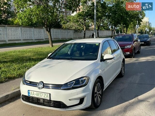 Белый Фольксваген e-Golf, объемом двигателя 0 л и пробегом 58 тыс. км за 16500 $, фото 1 на Automoto.ua