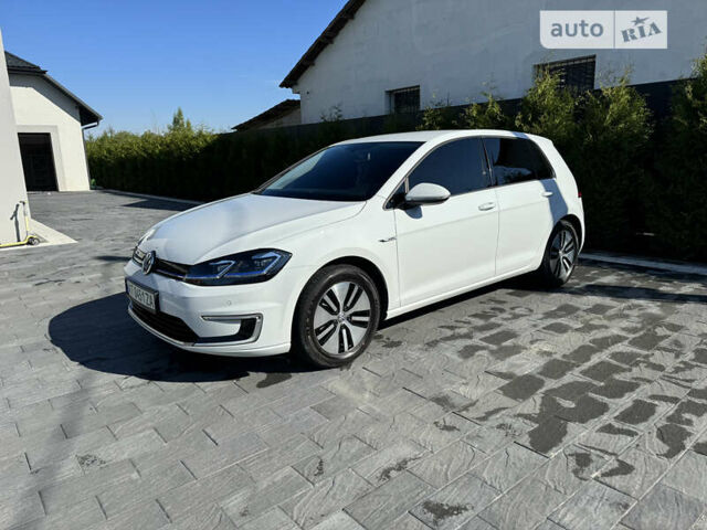 Белый Фольксваген e-Golf, объемом двигателя 0 л и пробегом 67 тыс. км за 15500 $, фото 1 на Automoto.ua