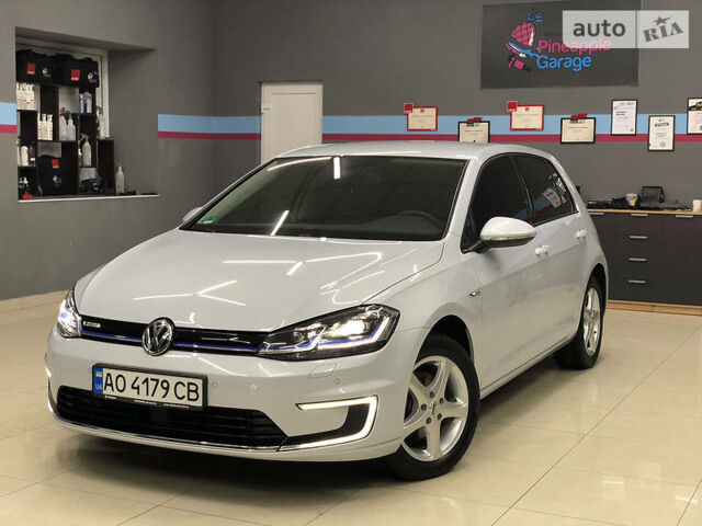 Белый Фольксваген e-Golf, объемом двигателя 0 л и пробегом 22 тыс. км за 23500 $, фото 1 на Automoto.ua