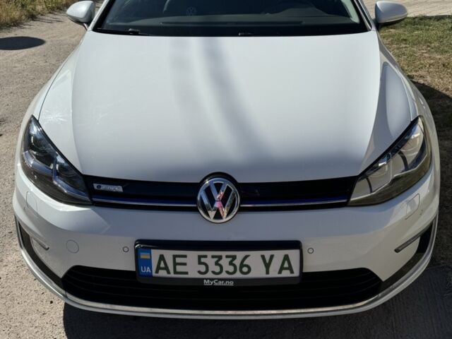 Білий Фольксваген e-Golf, об'ємом двигуна 0 л та пробігом 98 тис. км за 16200 $, фото 1 на Automoto.ua