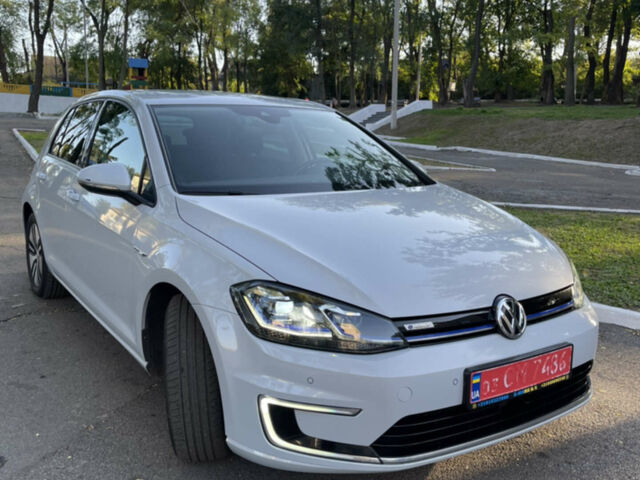 Белый Фольксваген e-Golf, объемом двигателя 0 л и пробегом 229 тыс. км за 14999 $, фото 1 на Automoto.ua